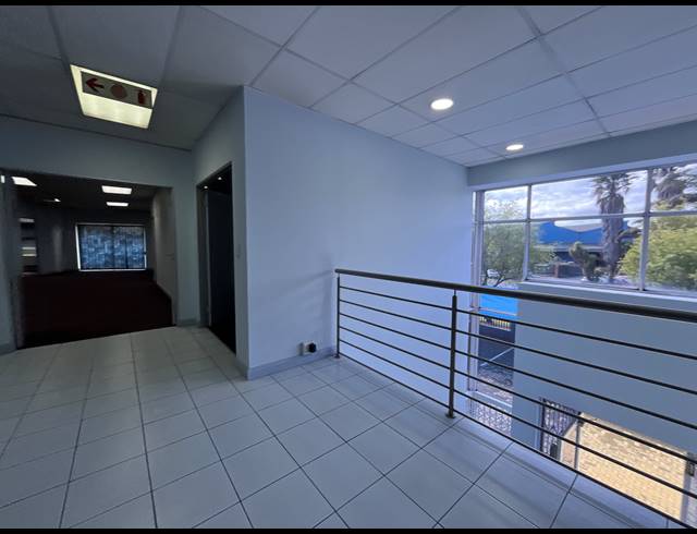3,302M² OFFICE TO LET IN SPARTAN
